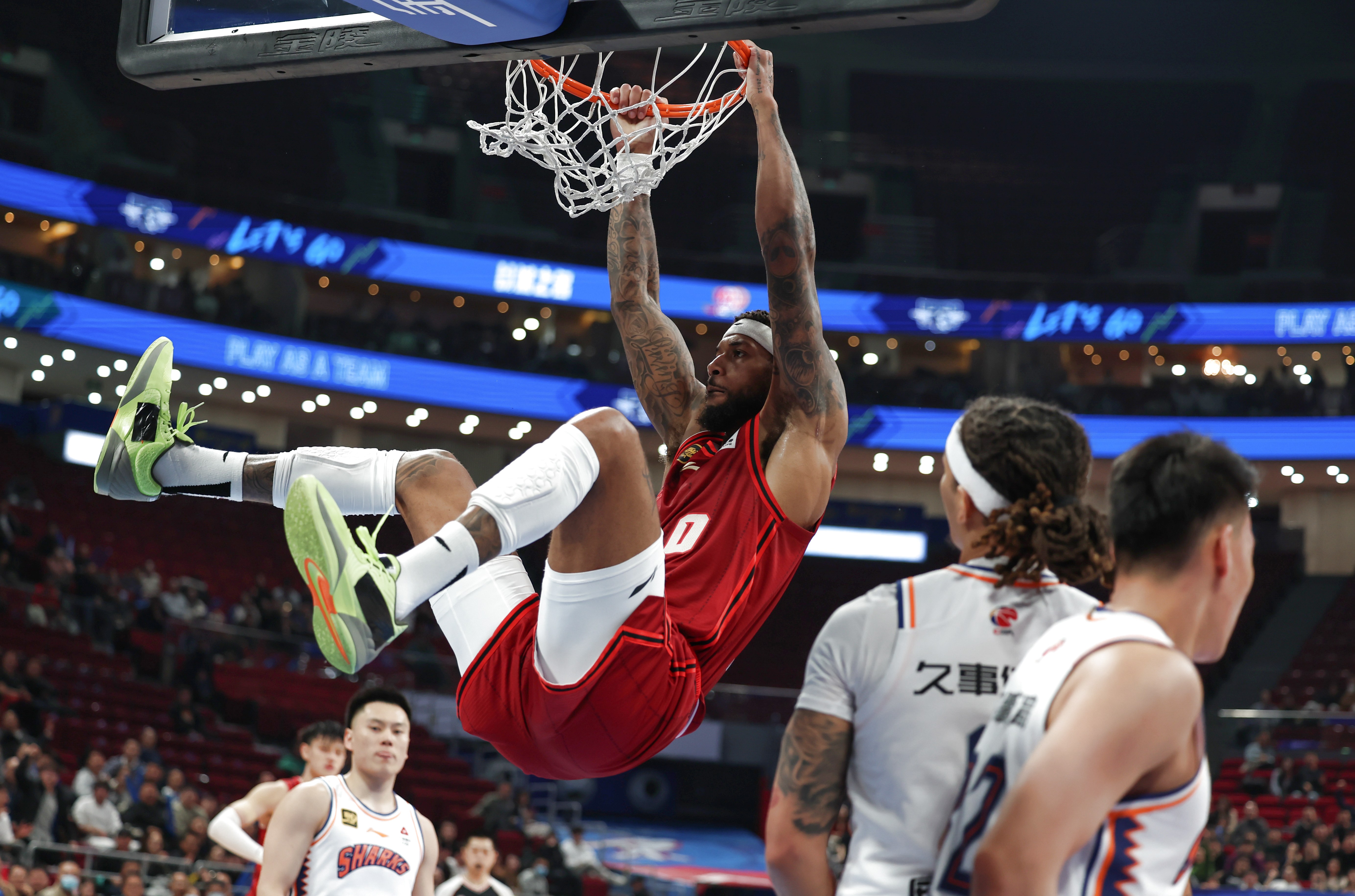 多伦多猛龙训练开放日；赛前外线爆发引欢呼；CBA季后赛在即；资深球员宣示担当的简单介绍-竞技宝网页版